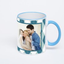 Кружка с синей ручкой и ободком