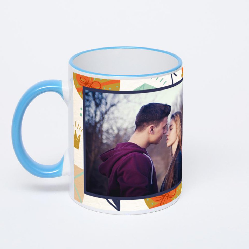 Кружка с синей ручкой и ободком