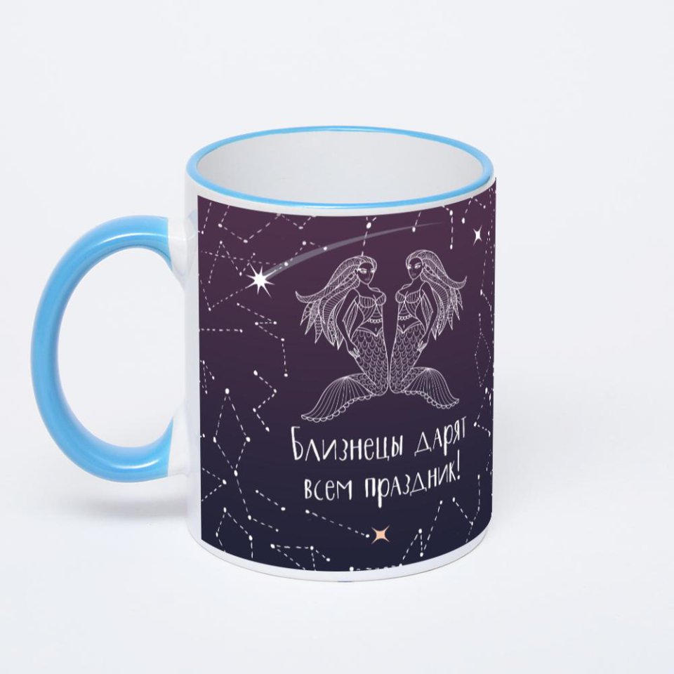 Кружка с синей ручкой и ободком