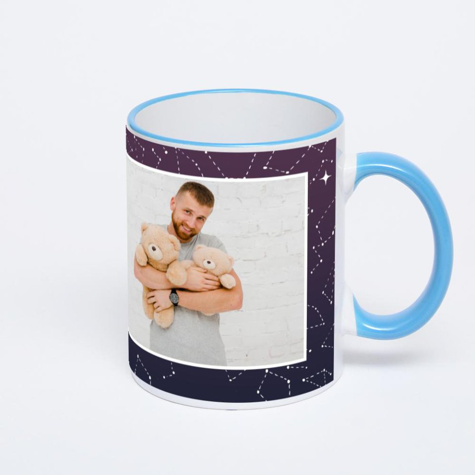 Кружка с синей ручкой и ободком