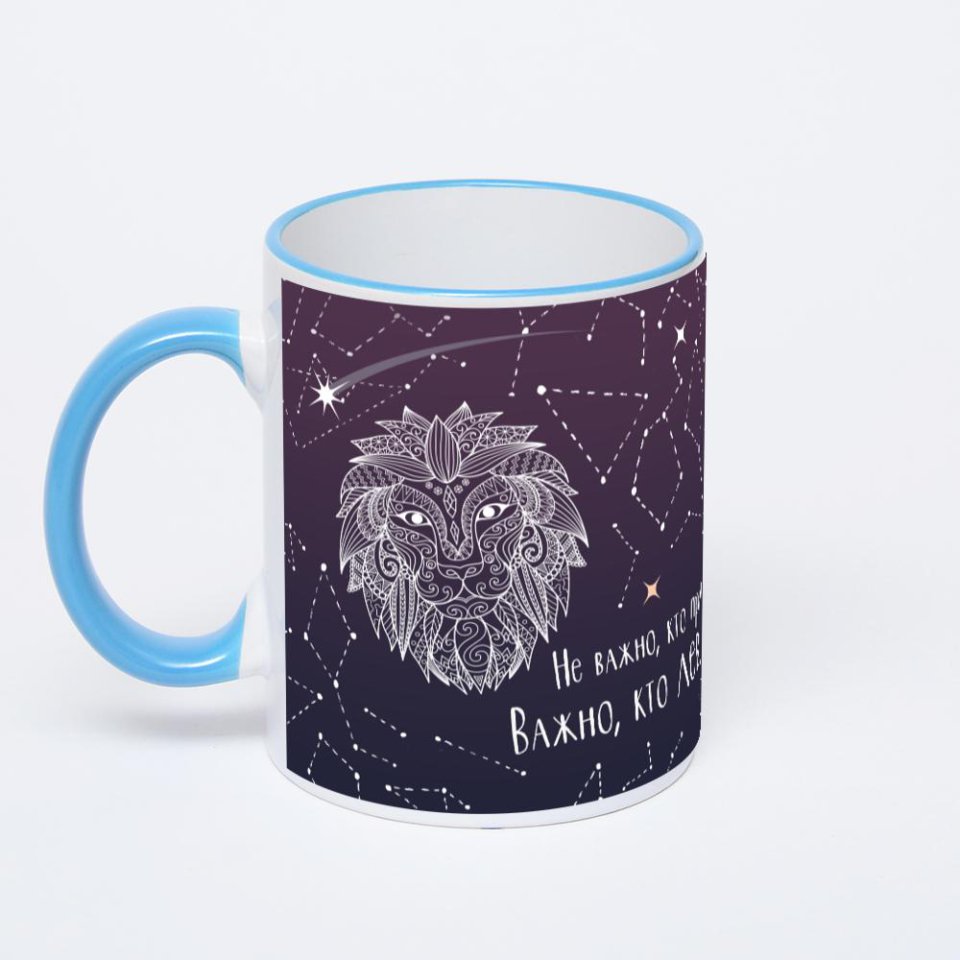 Кружка с синей ручкой и ободком