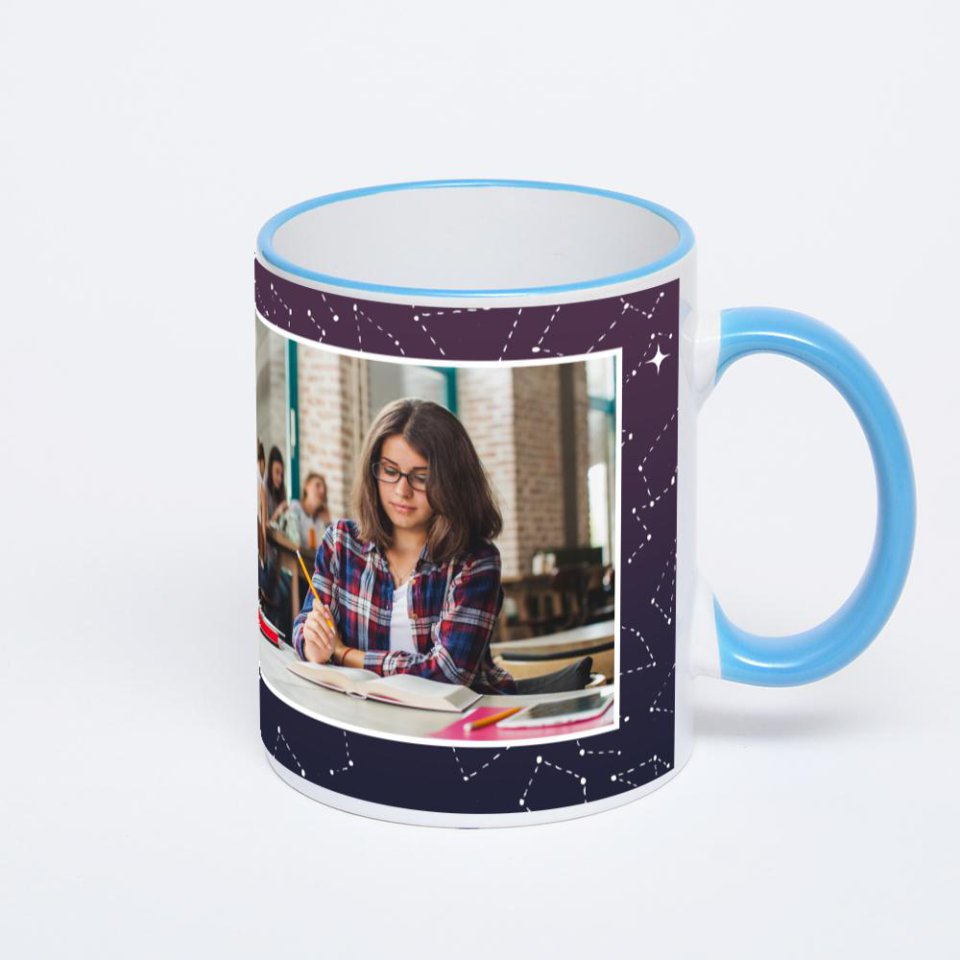 Кружка с синей ручкой и ободком