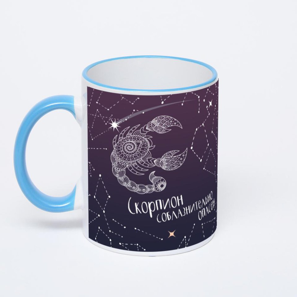 Кружка с синей ручкой и ободком