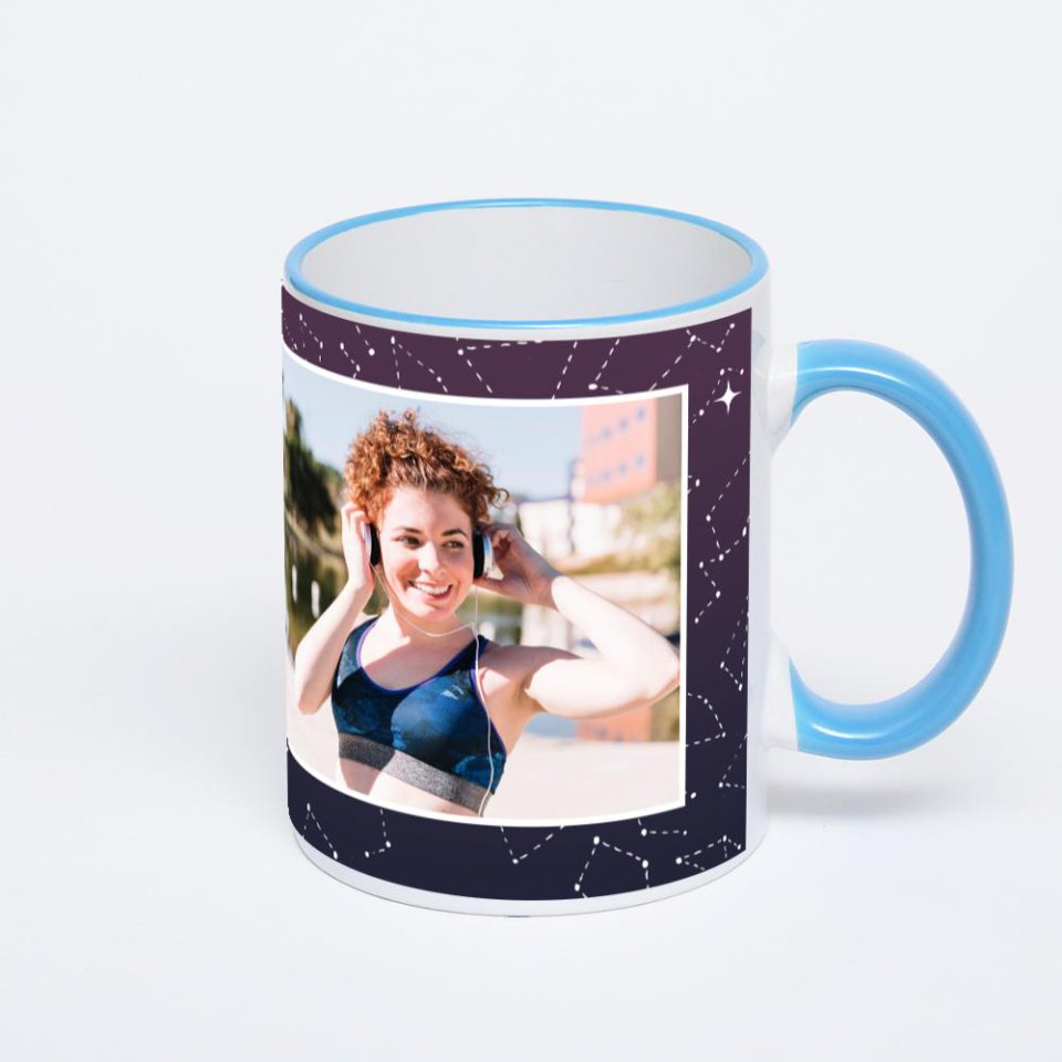 Кружка с синей ручкой и ободком