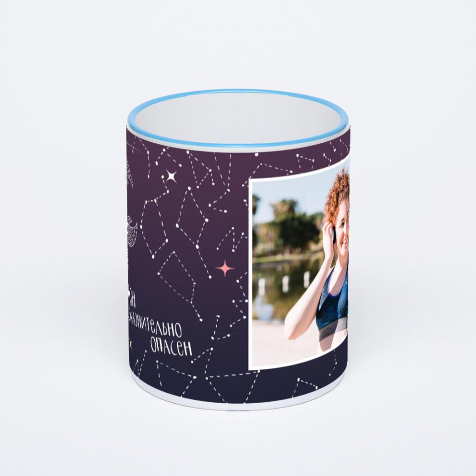 Кружка с синей ручкой и ободком