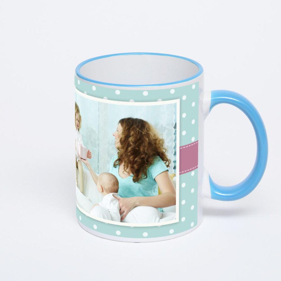 Кружка с синей ручкой и ободком