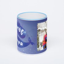 Кружка с синей ручкой и ободком