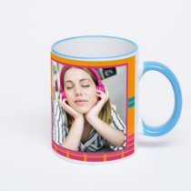 Кружка с синей ручкой и ободком