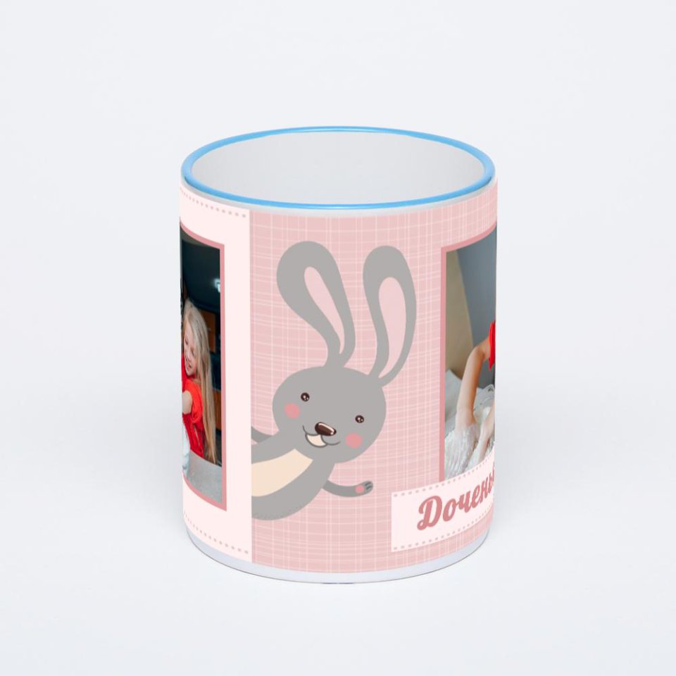 Кружка с синей ручкой и ободком