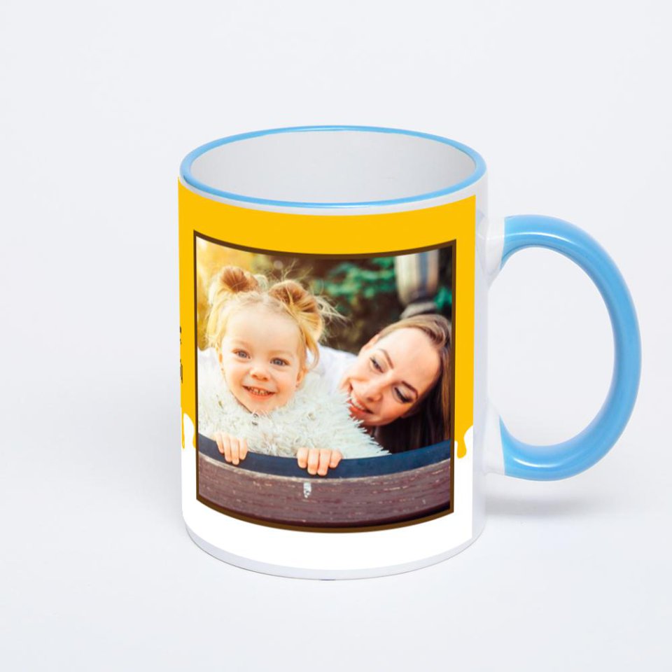 Кружка с синей ручкой и ободком