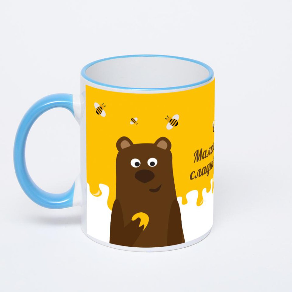 Кружка с синей ручкой и ободком