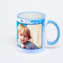 Кружка с синей ручкой и ободком