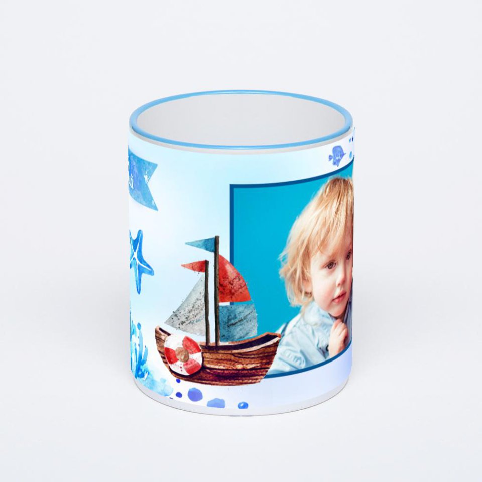 Кружка с синей ручкой и ободком