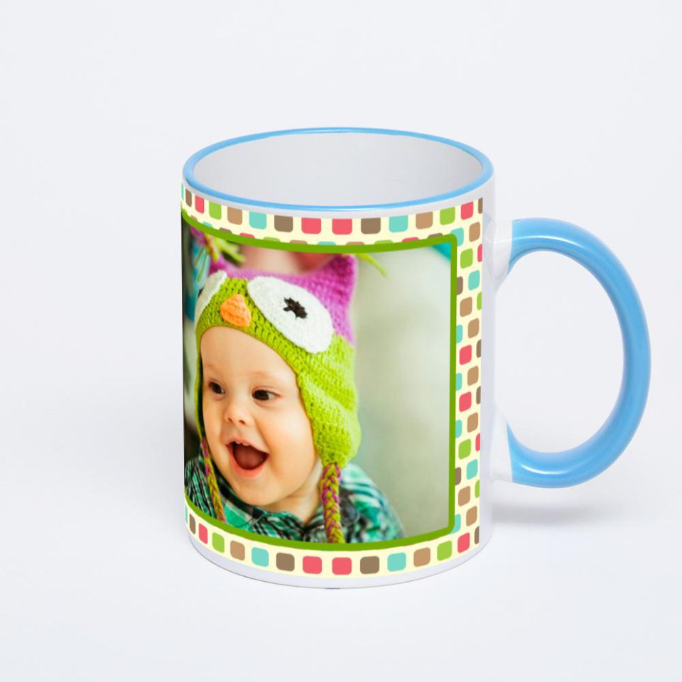 Кружка с синей ручкой и ободком