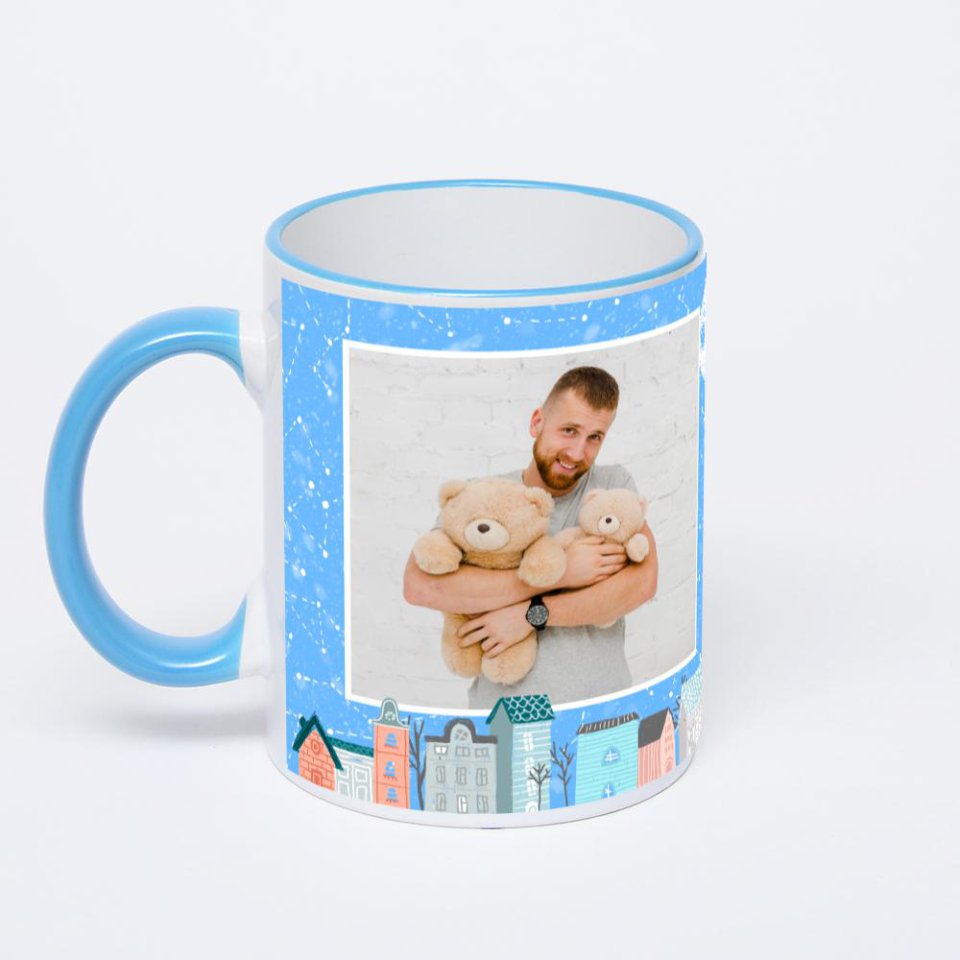 Кружка с синей ручкой и ободком