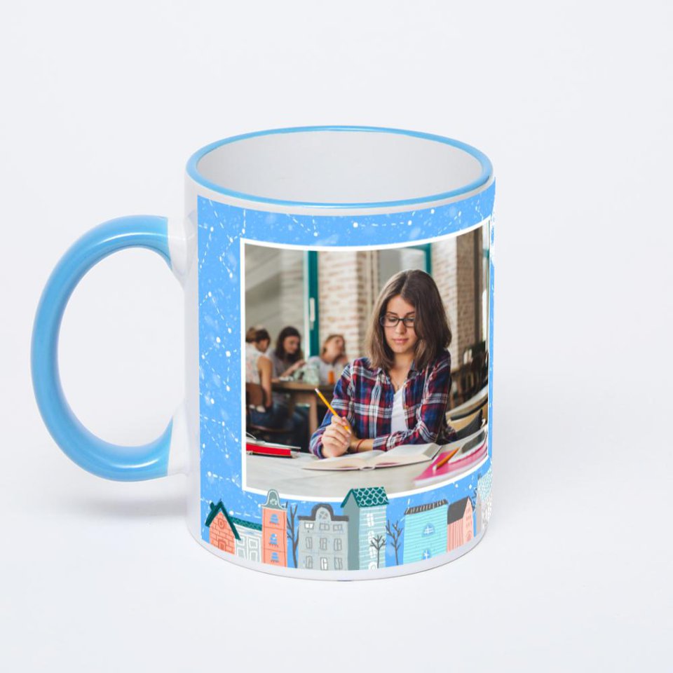 Кружка с синей ручкой и ободком