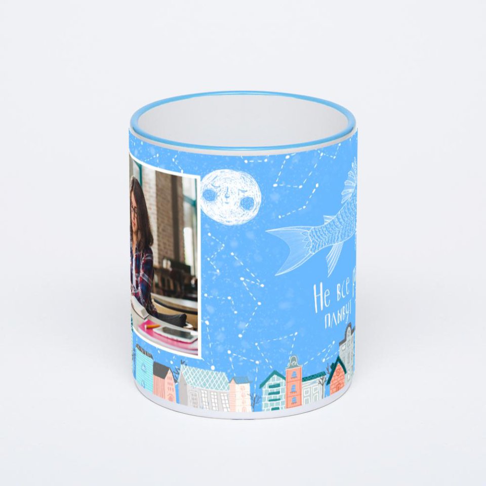 Кружка с синей ручкой и ободком