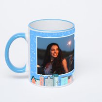 Кружка с синей ручкой и ободком