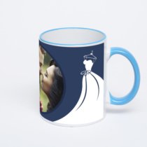 Кружка с синей ручкой и ободком