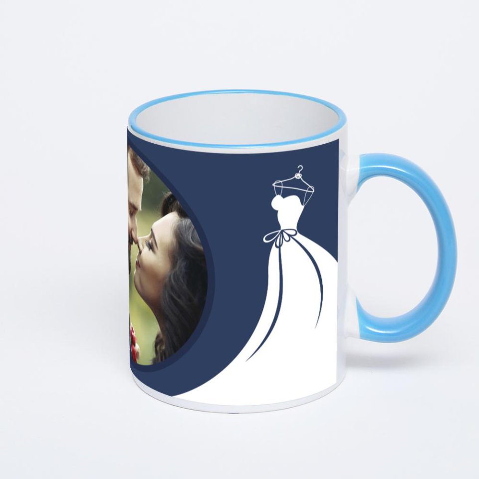 Кружка с синей ручкой и ободком