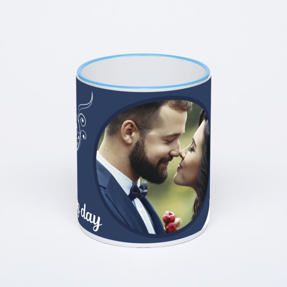 Кружка с синей ручкой и ободком