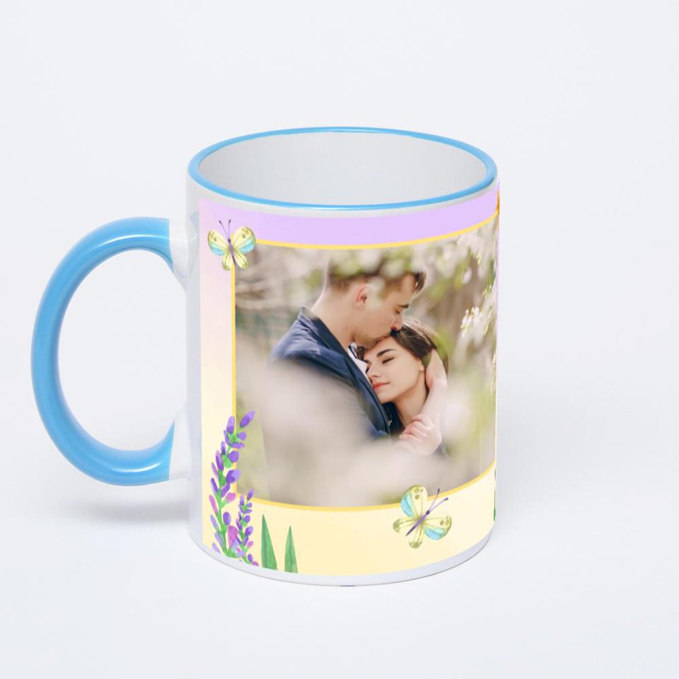 Кружка с синей ручкой и ободком