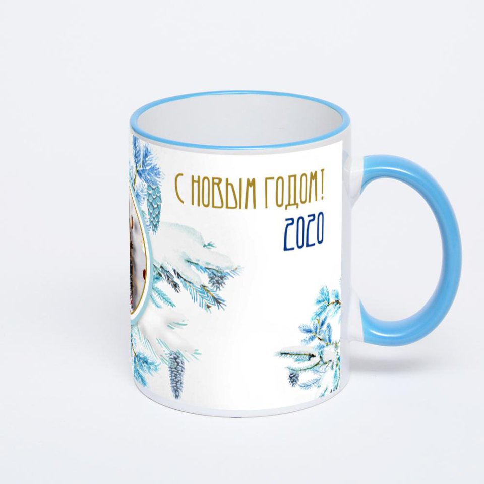 Кружка с синей ручкой и ободком