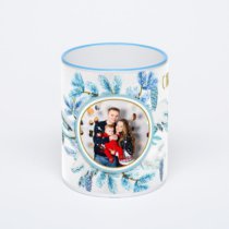 Кружка с синей ручкой и ободком