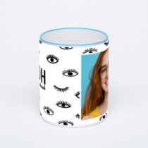 Кружка с синей ручкой и ободком