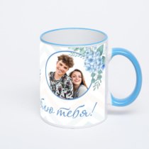 Кружка с синей ручкой и ободком