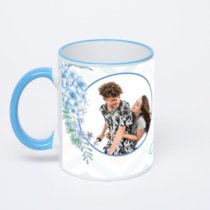 Кружка с синей ручкой и ободком