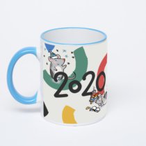 Кружка с синей ручкой и ободком