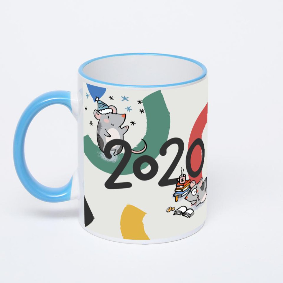 Кружка с синей ручкой и ободком