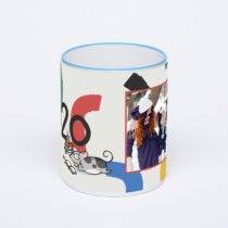 Кружка с синей ручкой и ободком