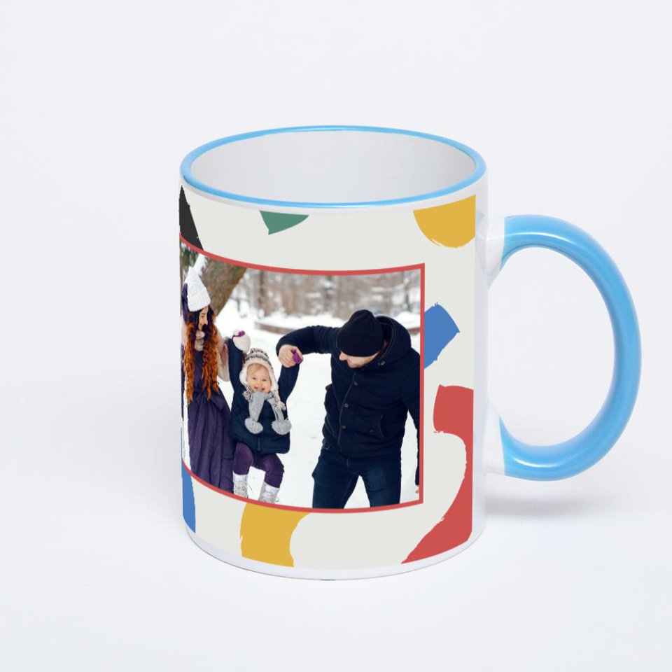 Кружка с синей ручкой и ободком