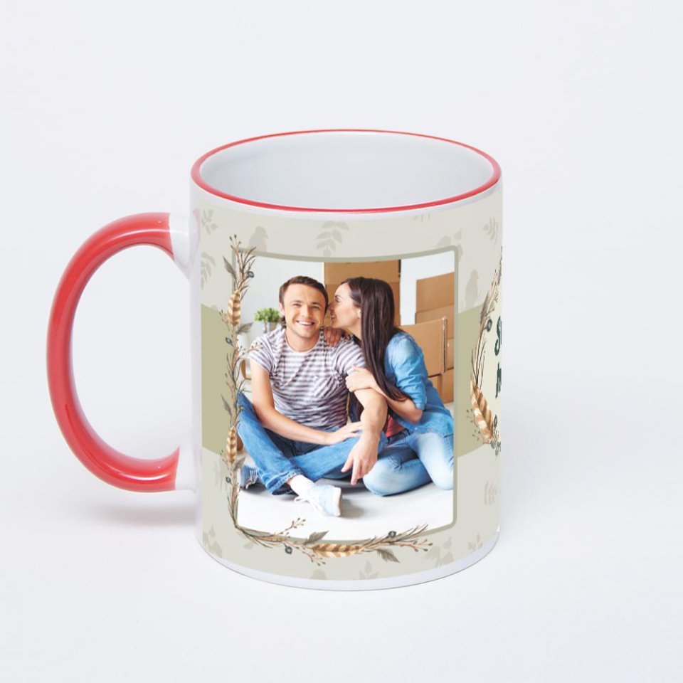 Кружка с красной ручкой и ободком