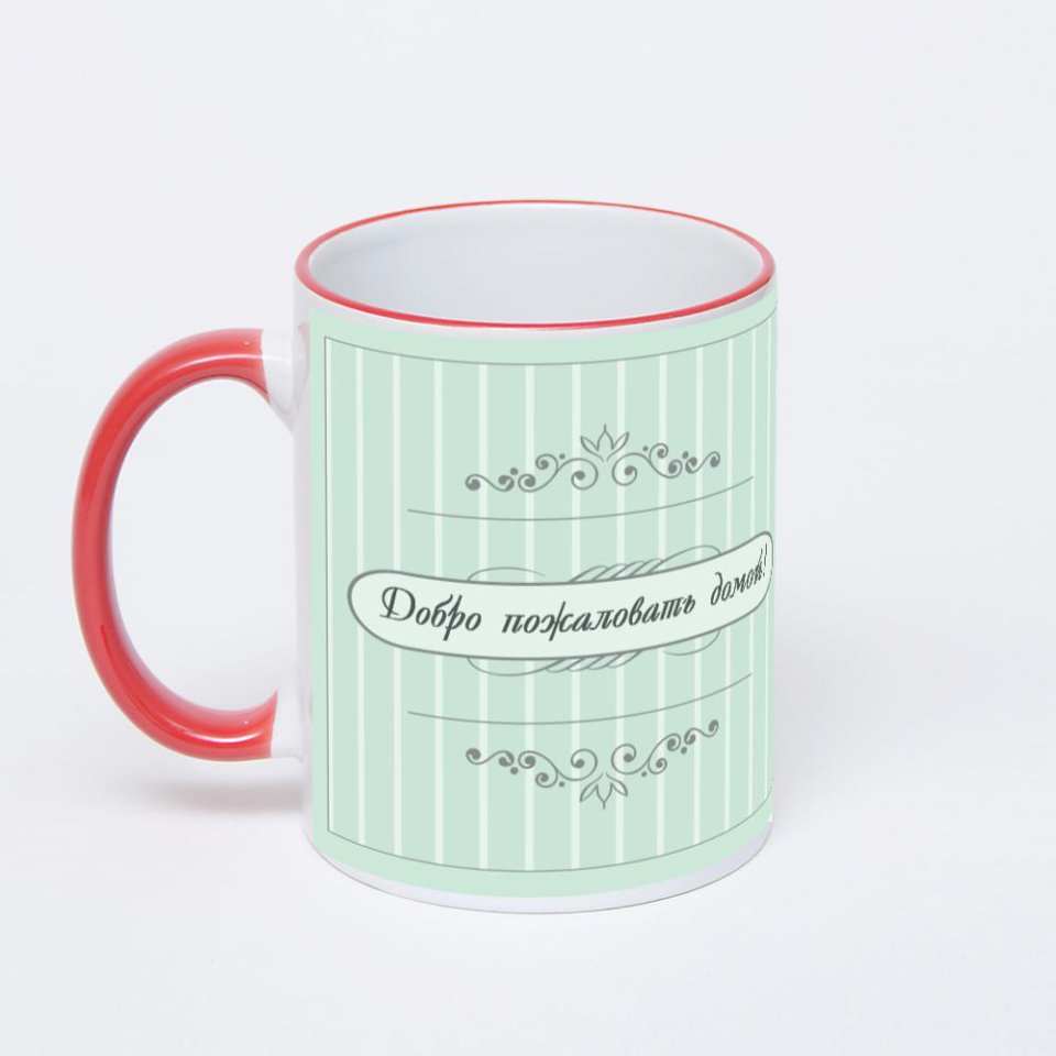 Кружка с красной ручкой и ободком