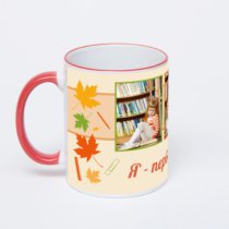 Кружка с красной ручкой и ободком