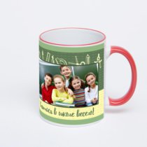 Кружка с красной ручкой и ободком