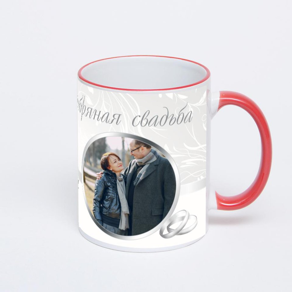 Кружка с красной ручкой и ободком