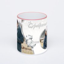 Кружка с красной ручкой и ободком