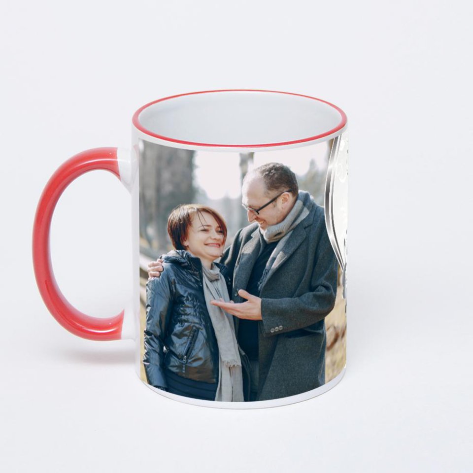 Кружка с красной ручкой и ободком