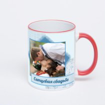 Кружка с красной ручкой и ободком