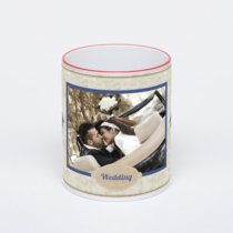 Кружка с красной ручкой и ободком