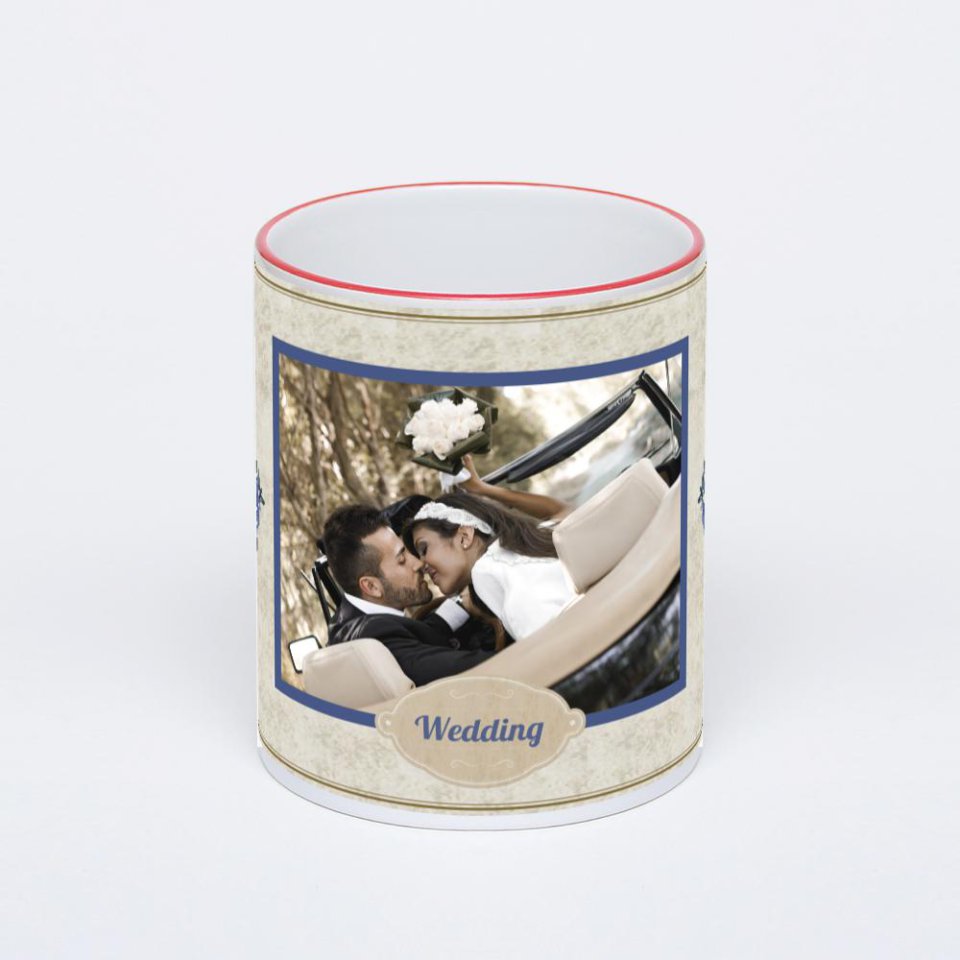 Кружка с красной ручкой и ободком