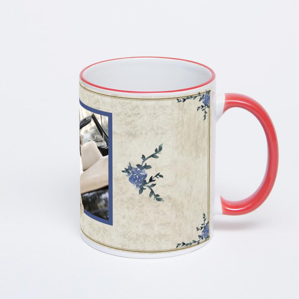 Кружка с красной ручкой и ободком