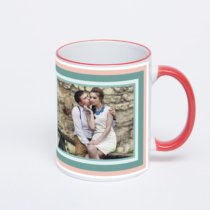 Кружка с красной ручкой и ободком