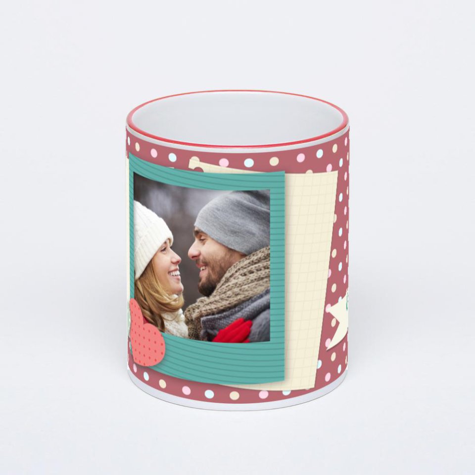 Кружка с красной ручкой и ободком