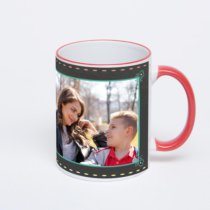 Кружка с красной ручкой и ободком