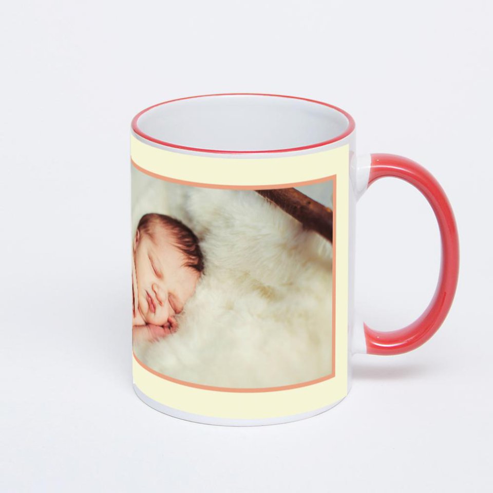 Кружка с красной ручкой и ободком